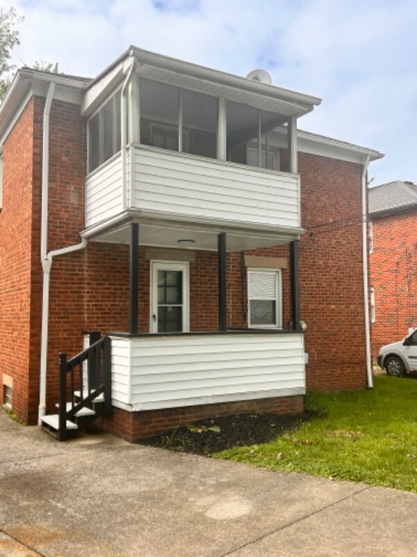 19930 Lakeshore Blvd in Euclid, OH - Building Photo - Building Photo