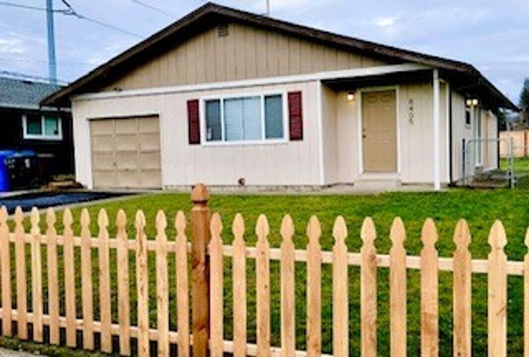 8405 S D St in Tacoma, WA - Building Photo