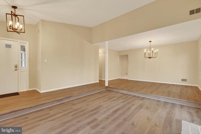 1706 Fantasia Cir in Herndon, VA - Building Photo - Building Photo