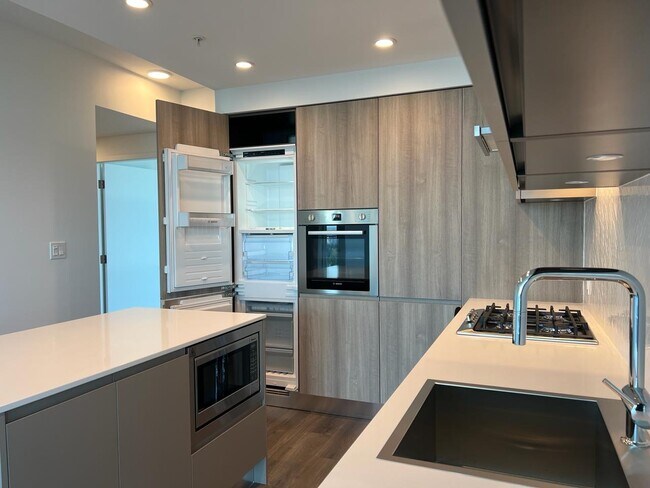 3809 Evergreen Pl in Burnaby, BC - Building Photo - Building Photo
