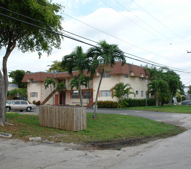 4843 SW 45th Ave in Fort Lauderdale, FL - Building Photo