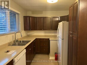 371 Meadowbrook Dr in Milton, ON - Building Photo - Building Photo