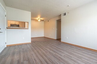 ASPEN BLUFF APARTMENTS in Peoria, IL - Building Photo - Building Photo