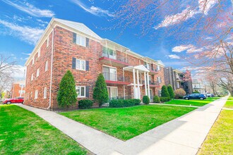 21 S Waiola Ave in La Grange, IL - Foto de edificio - Building Photo