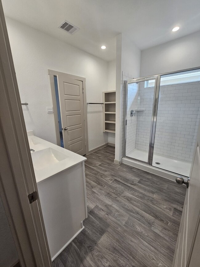 property at 12816 Heddington Grv Ln