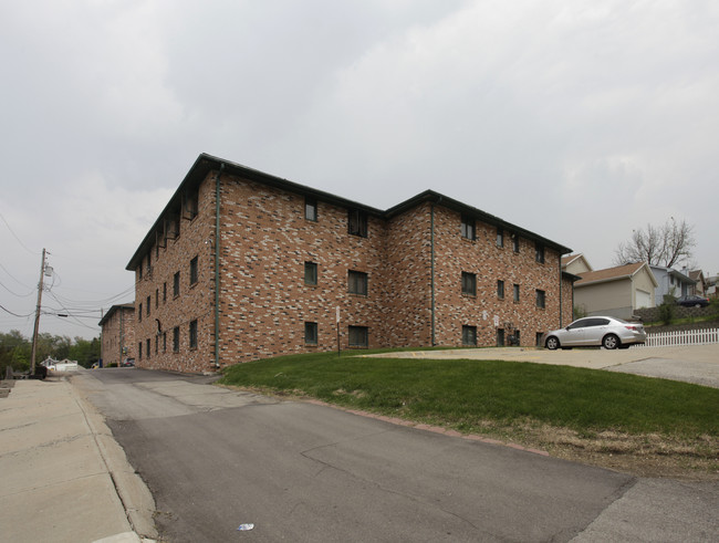 Camelot Court in Omaha, NE - Foto de edificio - Building Photo