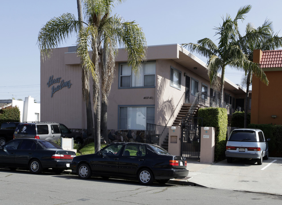 Three Palms in San Diego, CA - Building Photo