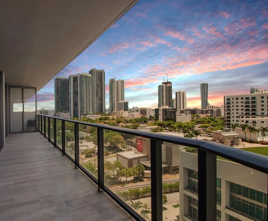 121 NE 34th St, Unit 1002 in Miami, FL - Building Photo