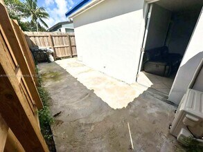 240 NW 53rd Ct in Fort Lauderdale, FL - Building Photo - Building Photo