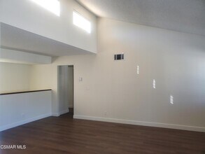 6525 Twin Cir Ln in Simi Valley, CA - Building Photo - Building Photo