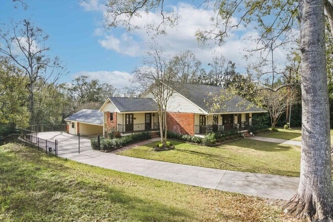 6414 Highland Rd in Baton Rouge, LA - Foto de edificio - Building Photo