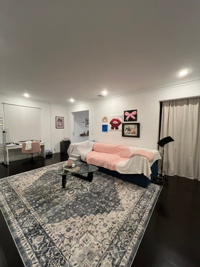 1424 N Crescent Heights Blvd, Unit 28 in West Hollywood, CA - Foto de edificio - Building Photo