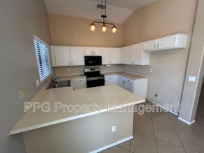 11025 W Mountain View Dr in Avondale, AZ - Foto de edificio - Building Photo