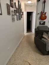 3115 Adrian Ave, Unit Unit East in Largo, FL - Foto de edificio - Building Photo