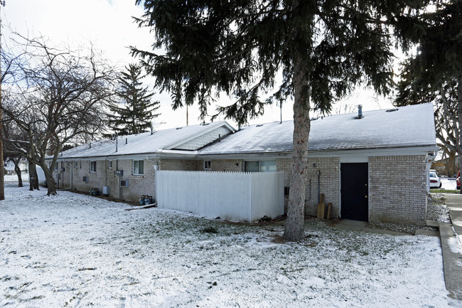 Whitehall South Apartments in Sylvania, OH - Building Photo - Building Photo