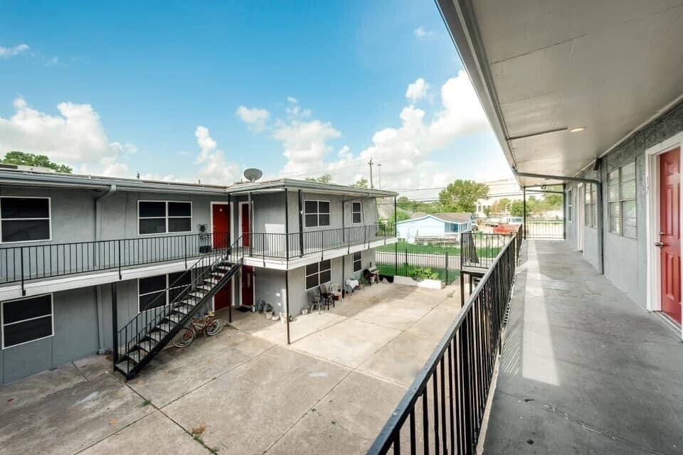 9100 Dodson St in Houston, TX - Foto de edificio