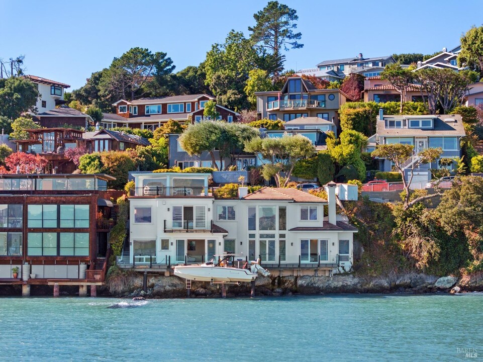 2472 Mar E St in Belvedere Tiburon, CA - Building Photo