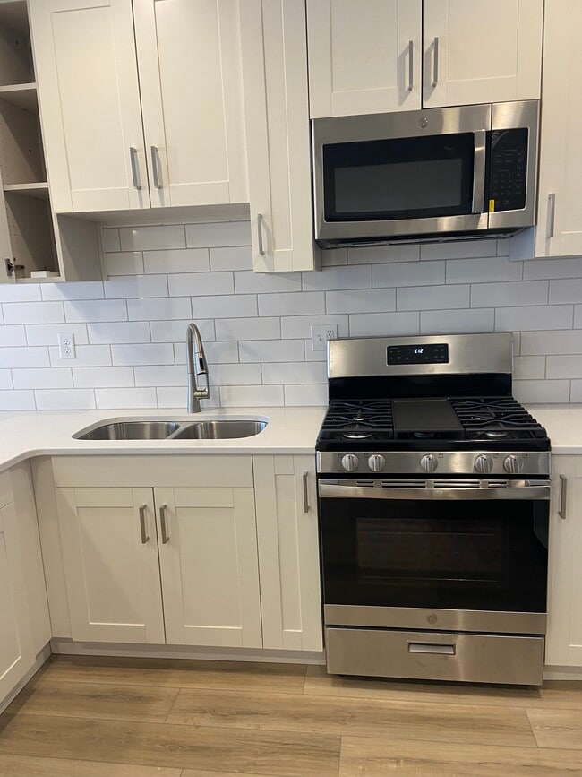 748 Fulton St W, Unit 3 in Grand Rapids, MI - Building Photo - Building Photo