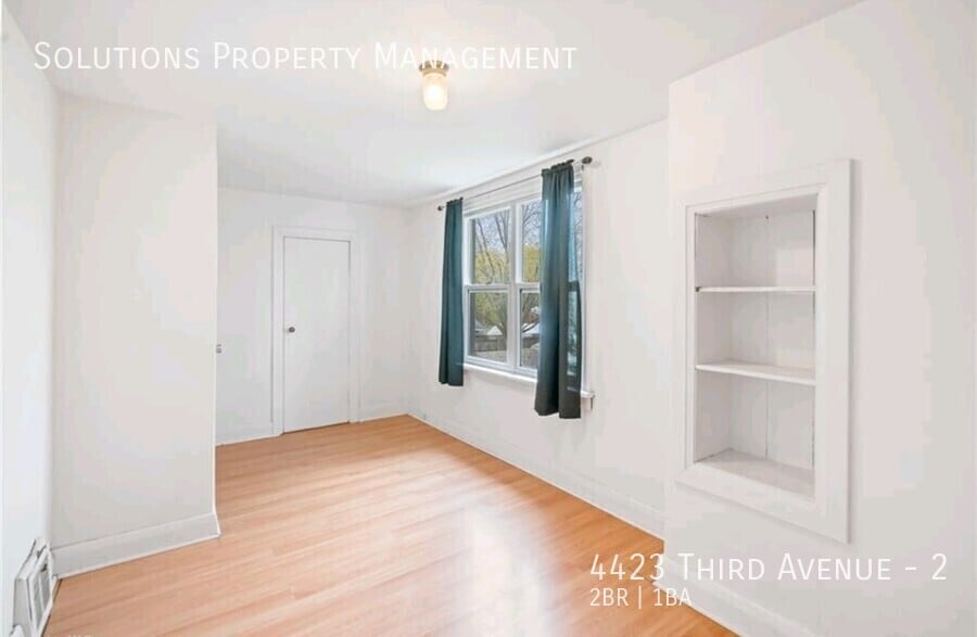 4423 Third Ave in Niagara Falls, ON - Building Photo