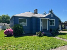 1042 7th St NW in Salem, OR - Building Photo