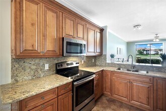 360 Robin Hood Cir in Naples, FL - Building Photo - Building Photo