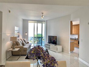 15811 Collins Ave, Unit 1605 in North Miami Beach, FL - Building Photo - Building Photo