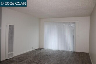 5290 San Pablo Dam Rd in El Sobrante, CA - Foto de edificio - Building Photo