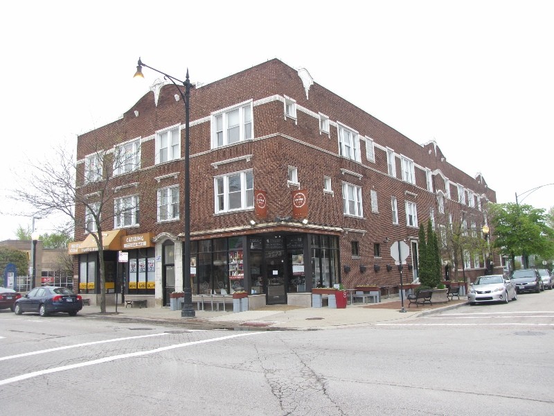 5622 N Clark St in Chicago, IL - Foto de edificio