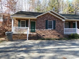 730 Breeze Hill Rd in Asheboro, NC - Building Photo