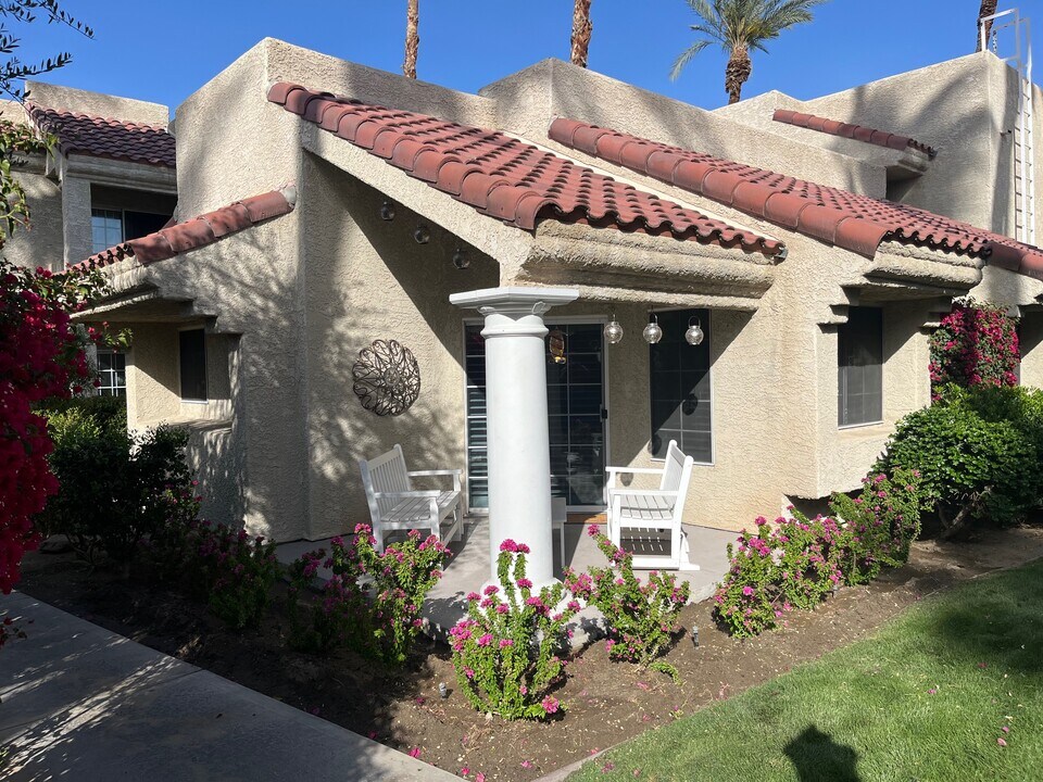 2700 Lawrence Crossley Rd in Palm Springs, CA - Building Photo
