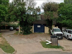 5002 Blue Spruce Cir, Unit C in Austin, TX - Foto de edificio - Building Photo