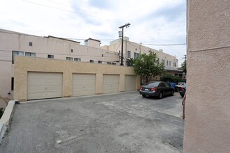 329 N Mariposa Ave in Los Angeles, CA - Building Photo - Building Photo