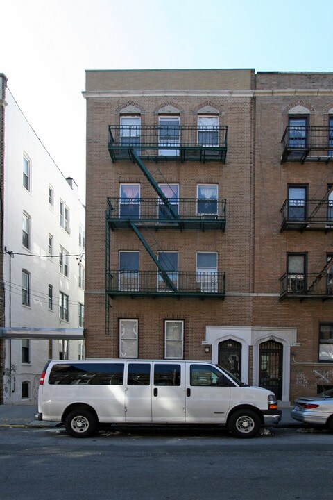 834 43rd St in Brooklyn, NY - Building Photo