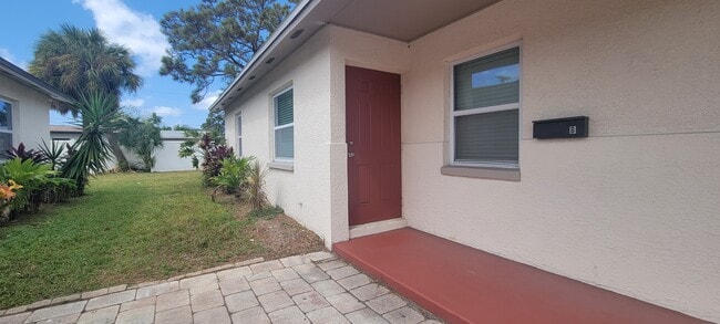 6625 S West Shore Blvd, Unit B in Tampa, FL - Building Photo - Building Photo