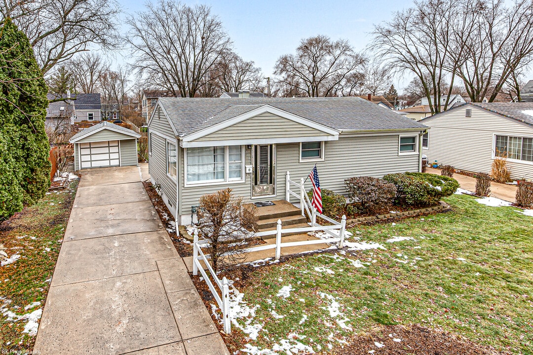 6645 Riverside Dr in Tinley Park, IL - Building Photo