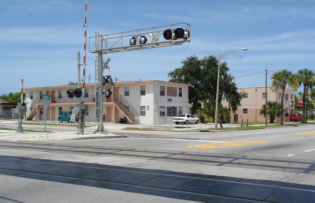 1025 Palm Beach Lakes Blvd in West Palm Beach, FL - Building Photo - Building Photo