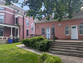 200 E Maxwell St in Lexington, KY - Building Photo