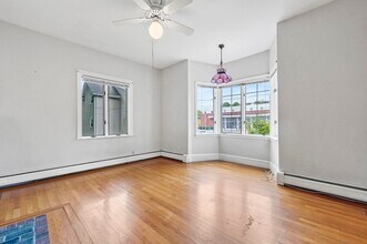 20 Willow St in Newton, MA - Building Photo - Building Photo
