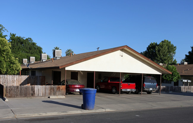 451 N Magnolia St in Woodlake, CA - Building Photo - Building Photo