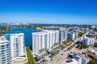 6770 Indian Creek Dr, Unit PHP in Miami, FL - Foto de edificio - Building Photo