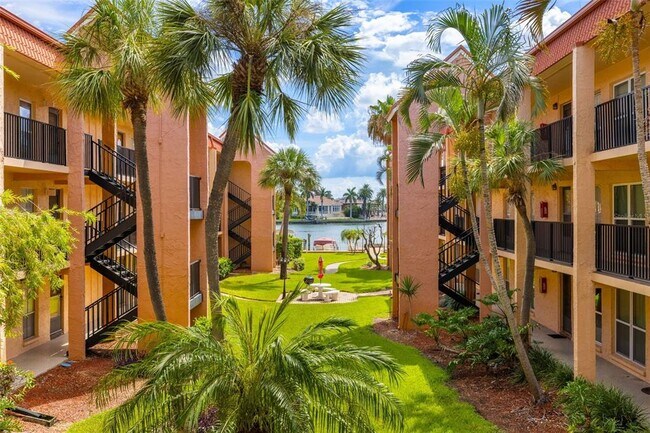 8921 Blind Pass Rd in St Pete Beach, FL - Building Photo - Building Photo