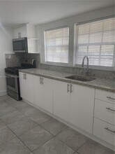 317 E 8th St in Hialeah, FL - Building Photo - Building Photo