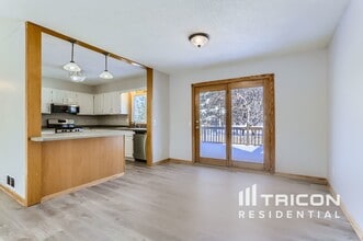 2004 E 123rd St in Burnsville, MN - Building Photo - Building Photo