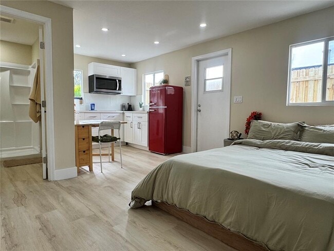 property at 4135 Des Moines St NE