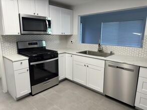 24171 Laulhere Plz in Lake Forest, CA - Building Photo - Building Photo