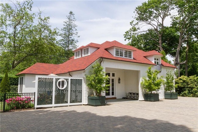 431 Bellevue Ave-Unit -Carriage House in Newport, RI - Building Photo - Building Photo