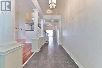 14 Holyrood Ave in Oakville, ON - Building Photo - Building Photo