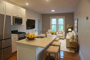 11 Ivaloo St in Somerville, MA - Building Photo