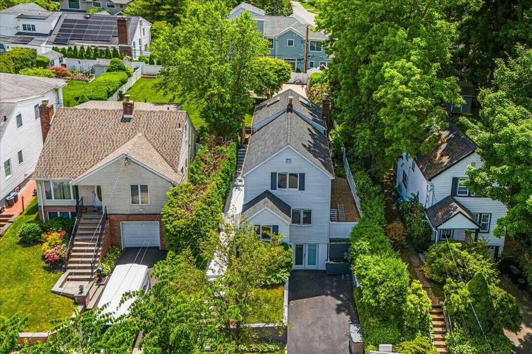 46 Marino Ave in Port Washington, NY - Building Photo