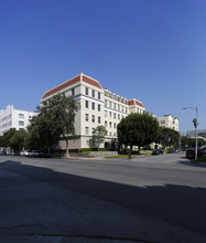 Chateau Chaumont Apartments in Los Angeles, CA - Building Photo - Building Photo